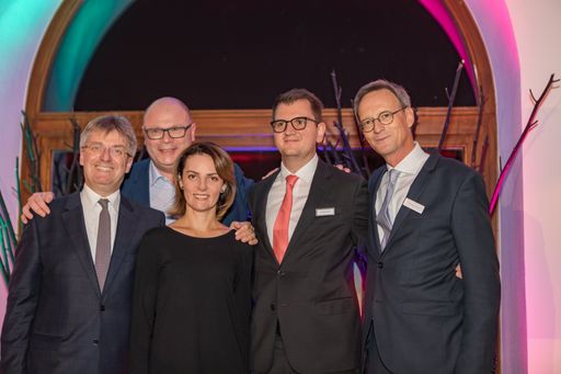 Vorschau Bild von ARTUS-Partner mit Freunden von BKR International Wolfgang
Dibiasi, Steve Kieffer, Ficel Group (Luxemburg), Iulia Lascau, Artus
Audit SRL (Rumänien), Tomislav Stipic und Wolfgang Schmid (v.l.n.r.)