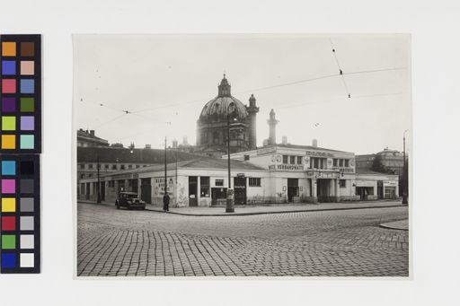Vorschau Bild von Ansicht der Verkaufshallen von Nordosten vor der
Demolierung 1934. Foto: Martin Gerlach jun. (Wien Museum Inv.-Nr.
58057/2)