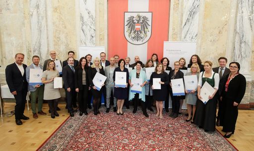 Vorschau Bild von Verleihung des Österreichischen
Qualitätszertifikats für Vermittlungsagenturen in der
24-Stunden-Betreuung - ÖQZ-24