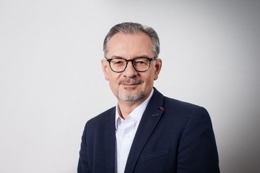 Dr. Richard Gottwald, Vorsitzender der Geschäftsführung der
bonprix Handelsgesellschaft. Weiterer Text über ots und
www.presseportal.de/nr/59646 / Die Verwendung dieses Bildes ist für
redaktionelle Zwecke honorarfrei. Veröffentlichung bitte unter
Quellenangabe: "obs/bonprix Handelsgesellschaft mbH"