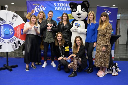 Vorschau Bild von Gruppenfoto aller TeilnehmerInnen des
Promi-Activitys