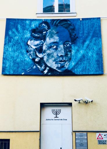 Fotografin zur ewigen Ruhe auf jüdischen Friedhof Graz überführt
/ Synagoge in Graz: Dora Kallmus, Porträt Oskar Stocker, 2019, Acryl
auf Leinwand, 520x310 cm, (C) Oskar Stocker / Weiterer Text über ots
und www.presseportal.de/nr/137510 / Die Verwendung dieses Bildes ist
für redaktionelle Zwecke honorarfrei. Veröffentlichung bitte unter
Quellenangabe: "obs/Jüdische Gemeinde Graz/Oskar Stocker"