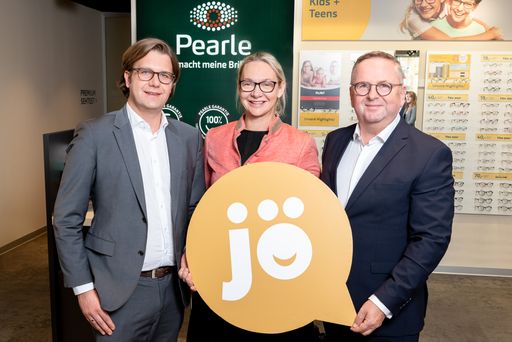 Vorschau Bild von (v.ln.r.): Mario Günther Rauch, Geschäftsführer jö
Bonus Club, Ulrike Kittinger, Geschäftsführerin jö Bonus Club und
Christoph Gruber, Geschäftsführer Pearle Österreich