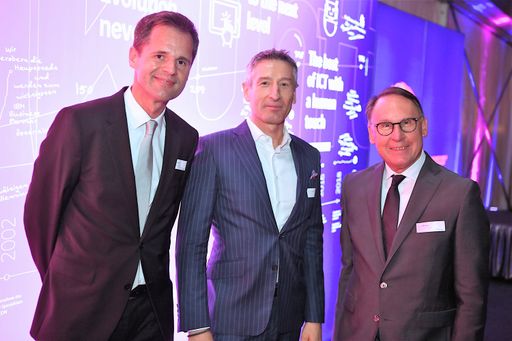 Norbert Herzog, Regionaldirektor VINCI Energies Austria; Reinhard
Schlemmer, Deputy General Manager Vinci Energies Europe; Peter
Werzer, CEO Axians ICT Austria (von links)