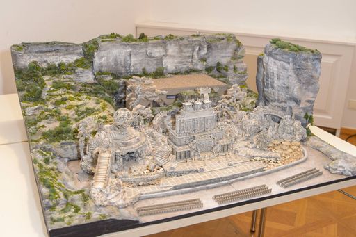 Vorschau Bild von Modell Bühnenbild "Turandot" 2020 im Steinbruch St.
Margarethen
