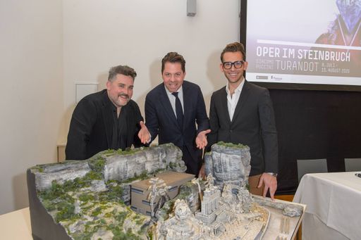 Vorschau Bild von Präsentation Bühnenbild "Turandot" 2020 im
Steinbruch St. Margarethen