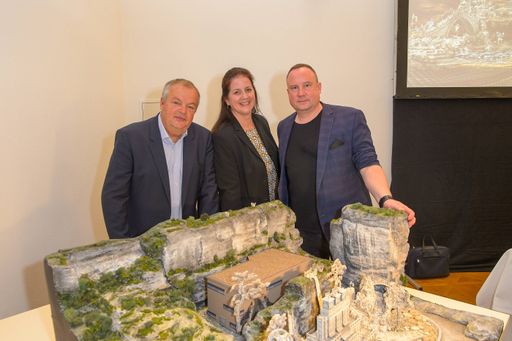 Vorschau Bild von Produktionsteam Oper im Steinbruch mit neuem
Bühnenbild "Turandot" 2020
