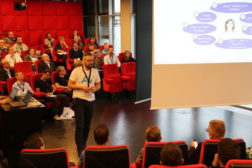 Vorschau Bild von Stefan Dittrich und Marc Pieber zeigten in einer
Live Demo, wie Software-Bots und Künstliche Intelligenz im Umfeld
von Microsoft Office 365 und Azure lästige Routinearbeiten abnehmen
können.