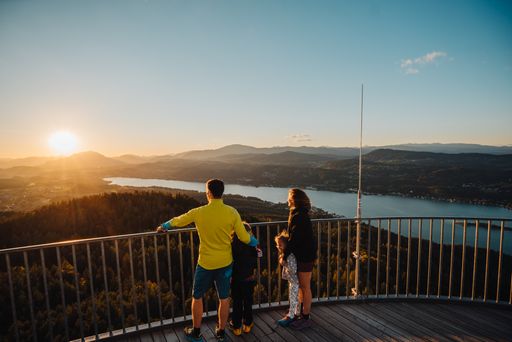 Vorschau Bild von Am höchsten Holzaussichtsturm der Welt bietet einen
zauberhaften Blick über die Region Wörthersee und darüber hinaus