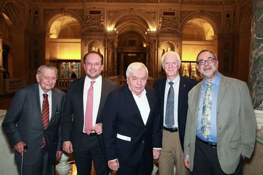 https://www.apa-fotoservice.at/galerie/21202 Dr.
Hugo Portisch, Bundesminister Mag. Alexander Schallenberg (BM für
EU, Kunst, Kultur und Medien), Peter Nidetzky, Rusty Schweickart
(Lunar Module Pilot, Apollo 9) und NHM Wien-Generaldirektor Univ.
Prof. Dr. Christian Köberl