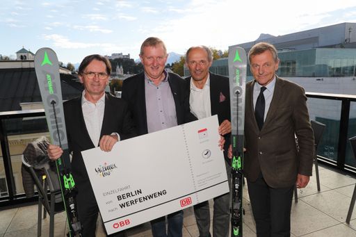  Mobilitäts-Offensive im SalzburgerLand für eine
umweltfreundliche Anreise in den Skiurlaub: (v.l.) Josef Spiesberger
(ÖBB, Regionalmanager Salzburg), Peter Brandauer (Bürgermeister
Werfenweng), Leo Bauernberger (Geschäftsführer SLTG) und LAbg. Hans
Scharfetter (SLTG-Aufsichtsratsvorsitzender).