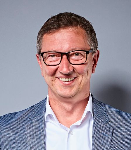 Vorschau Bild von Reinhard Trumme: "Die HomeCap wird nach und nach zu
Blumenerde und Dünger"