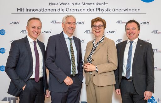 BILD zu OTS vlnr. Gerhard Christiner, Technischer Vorstand APG,
Thomas Karall, Kaufmännischer Vorstand APG, Theresia Vogel,
Geschäftsführerin Klima und Energiefonds und Wolfgang Hribernik, AIT
Head of Center for Energy des AIT Austrian Institute of Technology
bei einer Pressekonferenz in Wien zum Thema "Neue Wege in die
Stromzukunft".