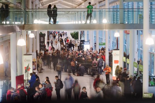  Großer Andrang in der Halle B.