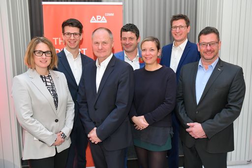  https://www.apa-fotoservice.at/galerie/16628
APA-CommConnect Podiumsdiskussion “Mit Social Media zum Wahlerfolg”
v.l.n.r.: Marion Breitschopf (MediaClan), Lukas Holter (Campaigning
Bureau), Peter Köppl (Mastermind Public Affairs Consulting), Alexis
Johann (Fehr Advice), Anna-Maria Wallner (Die Presse), Klemens
Ganner (APA-DeFacto) und Michael Lang (Moderation, APA)