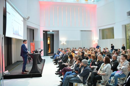 Vorschau Bild von APA-CommConnect Podiumsdiskussion “Mit Social Media
zum Wahlerfolg”