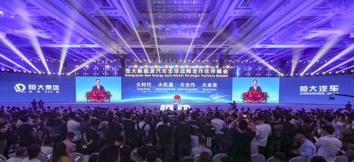  Evergrande hielt am 12. November in Guangzhou, der
Hauptstadt der südchinesischen Provinz Guangdong, einen globalen
NEV-Gipfel über strategische Partnerschaften ab.