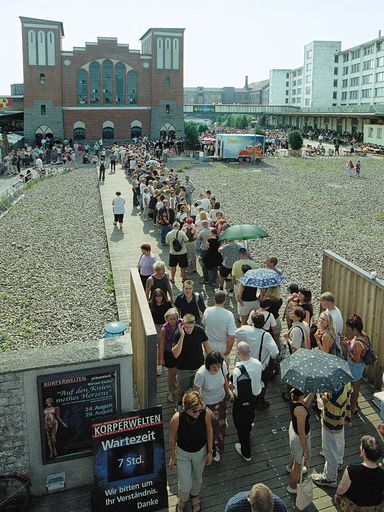 Vorschau Bild von 2001 warten Besucher bis zu 7 Stunden für die KÖRPERWELTEN in
Berlin. Weiterer Text über ots und www.presseportal.de/nr/61788 /
Die Verwendung dieses Bildes ist für redaktionelle Zwecke
honorarfrei. Veröffentlichung bitte unter Quellenangabe:
"obs/Institut für Plastination/KÖRPERWELTEN"