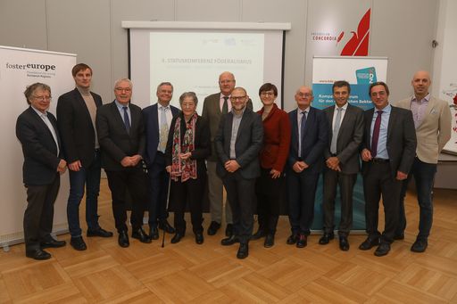 https://www.apa-fotoservice.at/galerie/21409 Die Foster Europe
Foundation for strong European Regions, das KDZ - Zentrum für
Verwaltungsforschung und die Schweizerische Botschaft in Österreich
veranstalten am 14. November 2019 von 09:00 bis 17:00 im Presseclub
Concordia die 4. Statuskonferenz Föderalismus zum Thema "Demokratie
- Qualität - Föderalismus".