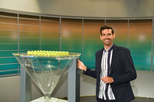Ralph Huber-Blechinger moderiert bei seinem erst dritten Auftritt
gleich einen Fünffachjackpot.