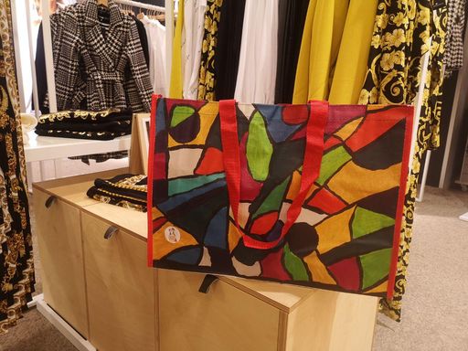 Vorschau Bild von Die neue Charity Tasche steht nun zum Verkaut bereit.