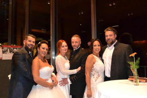 Vorschau Bild von Zahlreiche Brautpaare kamen zur 'Rosenhochzeit' in die SichtBAR
nach Fügen