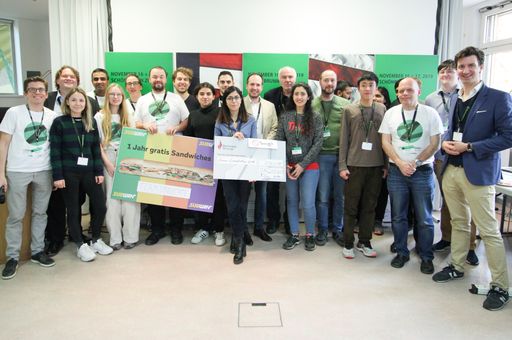 Die siegreichen Teams des Zoohackathons der US-Botschaft