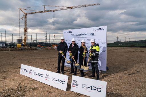 Vorschau Bild von Kürzere Trassenführung bringt Einsparung von 53
Strommasten im Vergleich zu der alten Leitung.