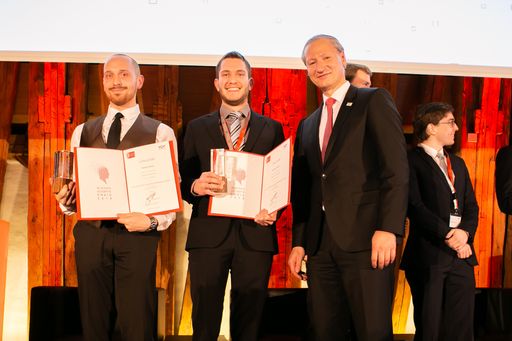 Vorschau Bild von In der Kategorie HTL ging der TÜV AUSTRIA
Wissenschaftspreis 2019 an Michael Hicker und Patrick Kraus von der
HTL Hollabrunn für ihren "Smart Assistant". Einreichungen für 2020
unter www.tuvaustria.com/wissenschaftspreis