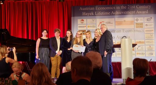 Vorschau Bild von Ehrung SchülerInnen des Alpen-Adria-Gymnasium