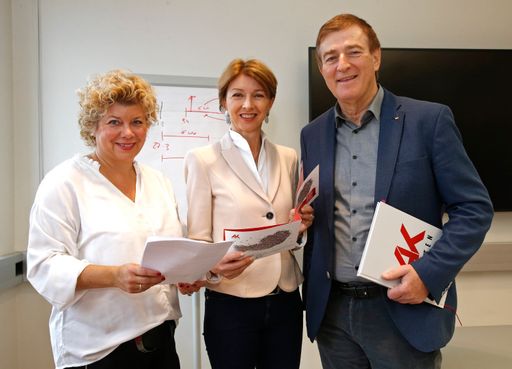 AK Präsident Goach, Finanzreferentin Land Kärnten Gaby Schaunig
und Irene Hochstetter-Lackner, Beiratsvorsitzende
