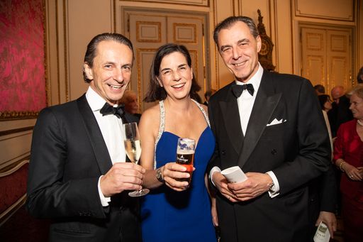 Vorschau Bild von Gratulierten der Tanzschule Elmayer zum Jubiläum: Christian
Rainer, Christiane Wenckheim mit Ehemann Eugen Otto.