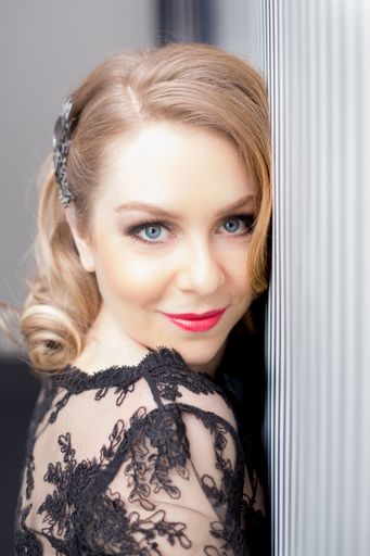  Mitglied der Wiener Staatsoper,
Koloratursopranistin Maria Nazarova wird die Ballgäste mit Ihrer
wunderbaren Stimme verzaubern.