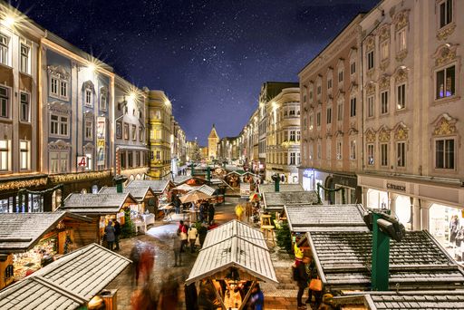  Welser Weihnachtswelt - Um 18:00 erstrahlt die
weihnachtliche Beleuchtung am Stadtplatz!