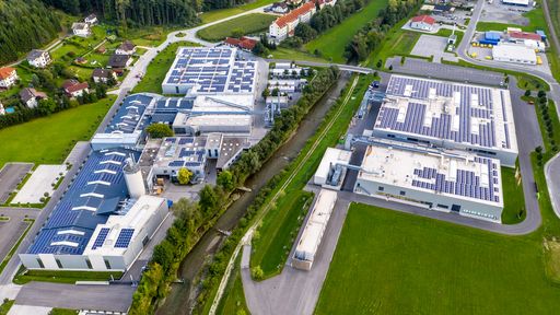 Vorschau Bild von Niederösterreichs größtes
Photovoltaik-Eigenverbrauchskraftwerk befindet sich derzeit in
Thomasberg (Bezirk Neunkirchen).