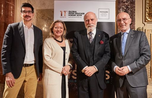  Conference Chair Alexander Osterwalder, Isabella
Mader, Vint Cerf (Google) und Global Peter Drucker Forum-Gründer
Richard Straub beim 11. Global Peter Drucker Forum in Wien