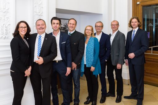  gsm Expertengespräch: Dr. Kasia Greco, Dipl.-Ing. Siegfried
Gierlinger, Bmstr. DI (FH) Peter Köstenberger, Dipl.-Ing. Markus
Rockenschaub, Mag. Petra Paretta, Ing. Lukas Dolesch, Hofrat
Dipl.-Ing. Josef Bichler, Mag. David Pötz