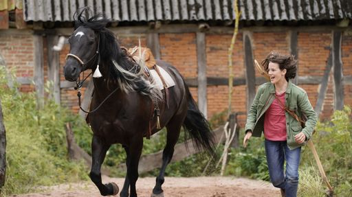OSTWIND - DER GROSSE ORKAN / ©2019 Constantin Film Verleih
GmbH/Sam Film GmbH/Marc Reimann / Regie: Lea Schmidbauer / Luna
Paiano ist "Ari" / Erste Bilder und Teasertrailer online. Weiterer
Text über ots und www.presseportal.de/nr/12946 / Die Verwendung
dieses Bildes ist für redaktionelle Zwecke honorarfrei.
Veröffentlichung bitte unter Quellenangabe: "obs/Constantin
Film/Marc Reimann"