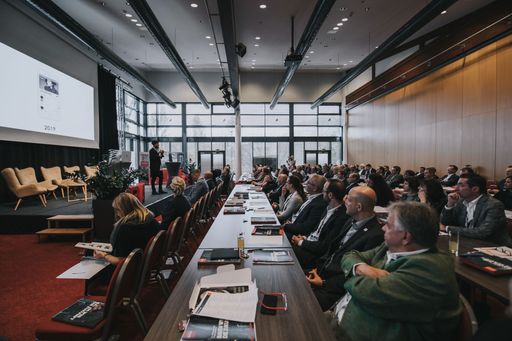  Foto: Bautage 2019 Hauptsaal ©
jollyschwarzphotography Rund 180 begeisterte Teilnehmer verzeichnete
die Premiere der ÖSTERREICHISCHEN BAUTAGE.