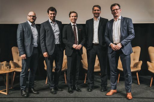 Vorschau Bild von Bautage 2019 Podiumsdiskussion Lean ©
jollyschwarzphotography (v.li.) Elmar Hagmann (Mitglied der
Geschäftsführung Wilhelm Sedlak GesmbH), Lean-Experte Dieter
Budinsky, Markus Handler (Geschäftsführender Gesellschafter Handler
Holding GmbH), Moderator Andreas Hladky (point of origin) und Guido
Höhne (Geschäftsführer Drees & Sommer) diskutierten über Chancen und
Herausforderungen von Lean Construction.