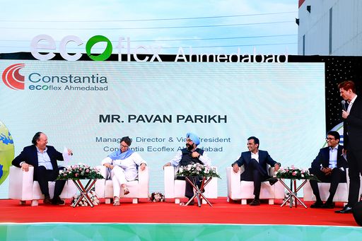 v.l.n.r. Alexander Baumgartner, CEO Constantia
Flexibles; Brigitte Öppinger-Walchshofer, österreichische
Botschafterin Indien; RS Sodhi, Managing Director Amul industries;
Pranav Parikh, Director, Constantia Parikh; Pavan Parikh, Managing
Director und Vice President von Constantia Ecoflex Ahmedabad; Thomas
Schulz, VP Marketing & Communications, Constantia Flexibles