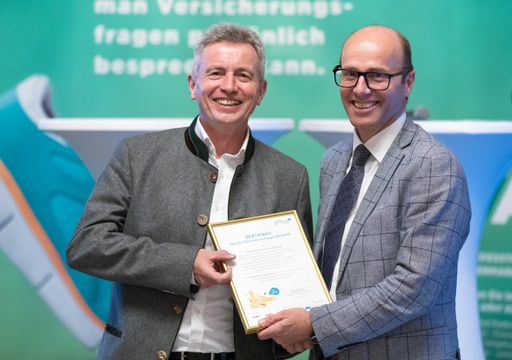 Vorschau Bild von v.r.n.l. am Bild: Walter Lunner / SVA mit Roman Wilfinger / Ring
Gesundheitszentrum Sonntagsberg