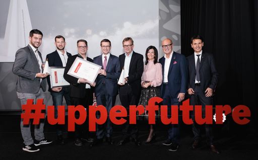 Vorschau Bild von Die Preisträger des Oberösterreichischen
Innovationspreises Tourismus. Von links nach rechts: Mario Papst und
Florian Mayer (Leading Family Hotel & Resort Dachsteinkönig), Robert
Gratzer (Wolfgangsee Tourismus), Wirtschafts- und Tourismuslandesrat
Markus Achleitner, Hans Wieser (Wolfgangsee Tourismus), Margit
Angerlehner (Vizepräsidentin WKO Oberösterreich), BR KommRat Robert
Seeber (Vorsitzender Strategieboard Oberösterreich Tourismus und
Obmann der Sparte Tourismus und Freizeitwirtschaft der WKO
Oberösterreich) und Mag. Andreas Winkelhofer (Geschäftsführer
Oberösterreich Tourismus).