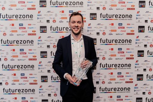 Vorschau Bild von Too Good To Go-Country Manager Georg Strasser
konnte sich über die Auszeichnung als App des Jahres und den
Publikumspreis freuen (Copyright: KURIER/Romar Ferry)