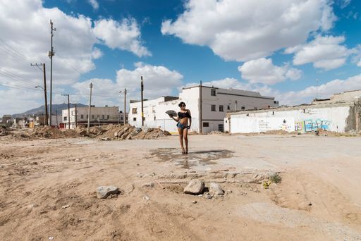 Teresa Margolles, Scarlett, Pista de Baile del Club La Cruda,
2016 © Teresa Margolles