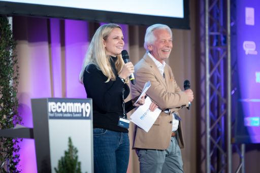 Vorschau Bild von Freuten sich über den diesjährigen
Teilnehmerrekord: Iris und Reinhard Einwaller, Veranstalter der
re.comm und Geschäftsführer der epmedia Werbeagentur GmbH.