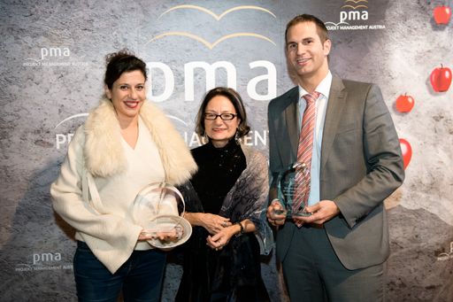 pma Präsidentin Brigitte Schaden überreicht die pma
awards 2019 an Heide Schicht, Value One, und Michael Sommer, ELIN