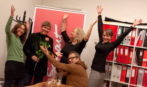 Vorschau Bild von Cordula Thym - 1.000ste Smart Userin; Smart-Team
(v.l.n.r. Andrea Waelzl, Cordula Thym, Sabine Kock, Robert Eichhorn,
Lisa Pointner)