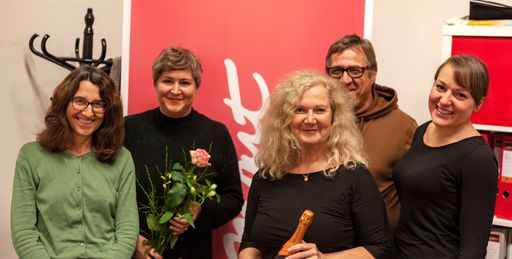 Vorschau Bild von Cordula Thym - 1.000ste Smart Userin; Smart-Team
(v.l.n.r. Andrea Waelzl, Cordula Thym, Sabine Kock, Robert Eichhorn,
Lisa Pointner)