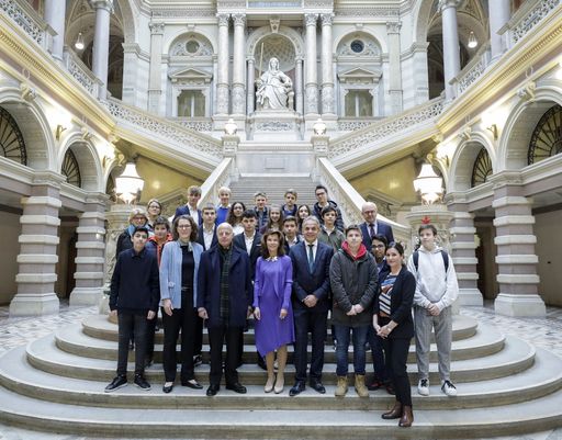 Bundeskanzlerin Brigitte Bierlein, Bildungsministerin Iris
Rauskala und Justizminister Clemens Jabloner besuchen gemeinsam mit
einer Klasse des Albertus Magnus Gymnasiums den Justizpalast mit
OLG-Präsident Jelinek, Senatspräsident Hinger und Präsidentin der
Vereinigung der Staatsanwältinnen und Staatsanwälte Koller